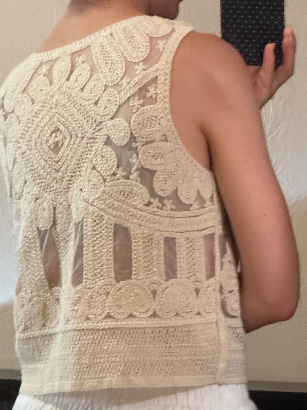 Beautiful Ultra Pink Crochet Lace Sleeveless Tank Top in Cream Size S - Picture 3 of 10